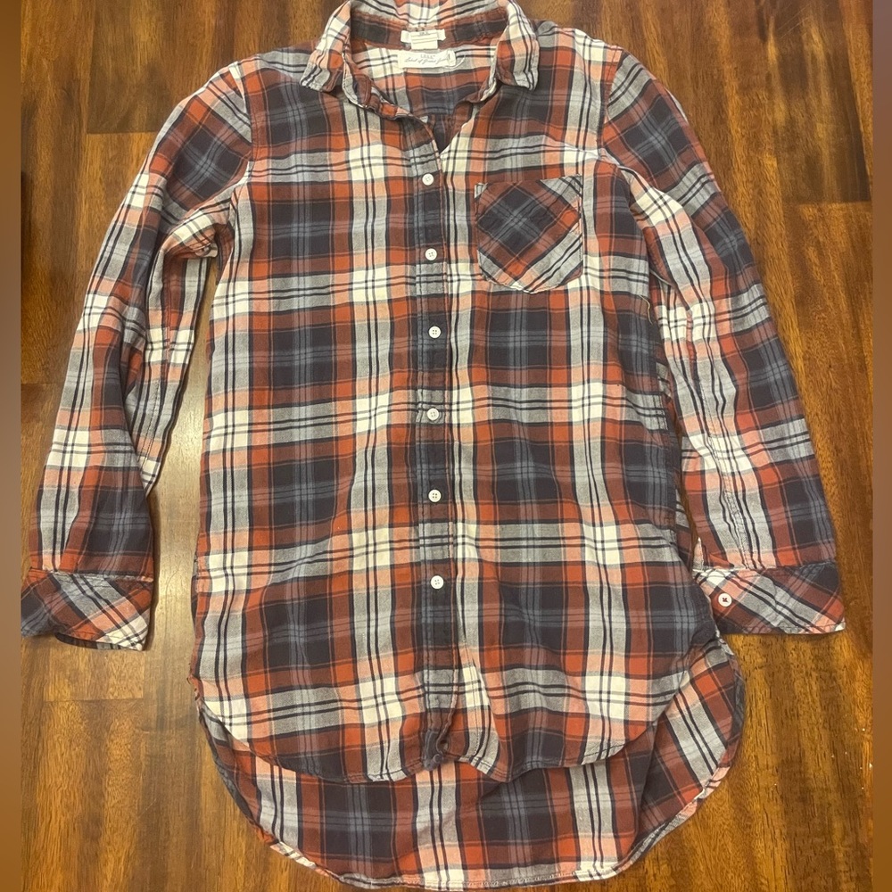 H & M flannel. Size US 2 regular fit blue white and burnt red in color.